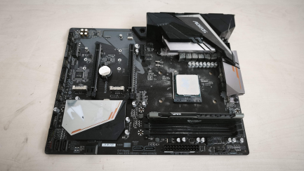Zdjęcie przedmiotu: A set of computer components