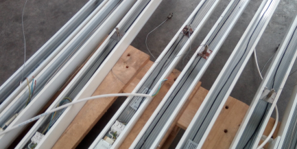 Zdjęcie przedmiotu: LED shop lighting set: POLARIS Led line, model Zander 240-180-54W-D - 16 pcs, rope suspensions - 30 pcs, connector - 1 pcs.