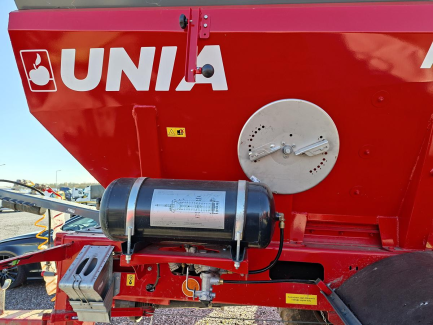 Zdjęcie przedmiotu: UNIA RCW 45 fertilizer spreader