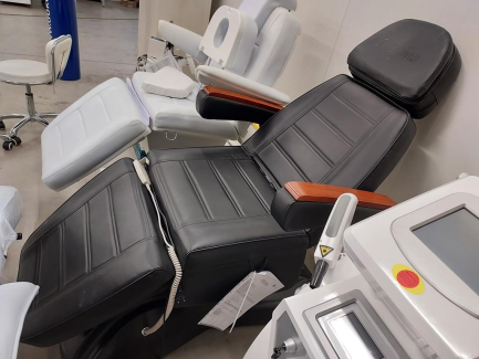 Zdjęcie przedmiotu: Bio Profit cosmetic device set (Golden Wave, Beltino, Delite Laserotherap, 2x beauty chair, 2x beauty stool, pedicure chair)