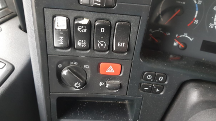 Zdjęcie przedmiotu: PACKAGE AUCTION SCANIA P 380 LB4x2 MLB + Silver Car trailer SRBU 62