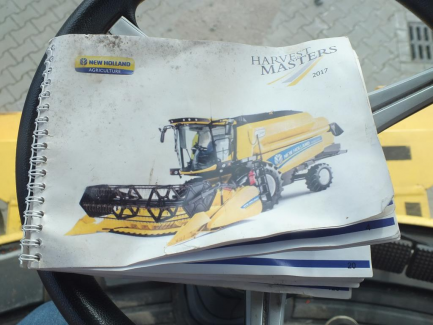Zdjęcie przedmiotu: Kombajn zbożowy NEW HOLLAND TC 5.80 479 + header NEW HOLLAND 17 + w&oacute;zek