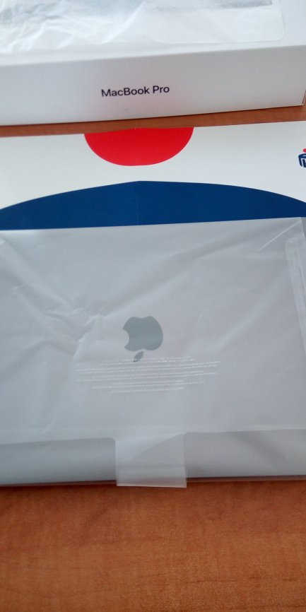 Zdjęcie przedmiotu: Apple MacBook Pro 13-inch with Touch Bar 2.4GHz quad-core 8th generation Intel Core i5 processor, 16GB, 512GB, Space Gray