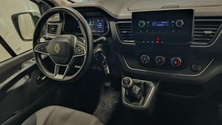 Zdjęcie przedmiotu: Renault Trafic Combi 2.0 dCi L2 Equilibre E6d 3.1t