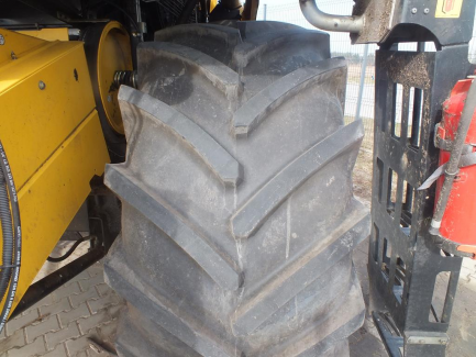 Zdjęcie przedmiotu: Kombajn zbożowy NEW HOLLAND TC 5.80 479 + header NEW HOLLAND 17 + w&oacute;zek