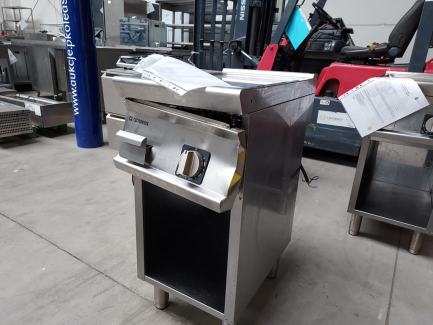 Zdjęcie przedmiotu: Set of gastronomic equipment (, AKTEK7211600 Krosno-Metal cooling table, 2x TECNOINOX FTC4FE7 electric grill plate, STALGAST 770350V02 induction cooker)