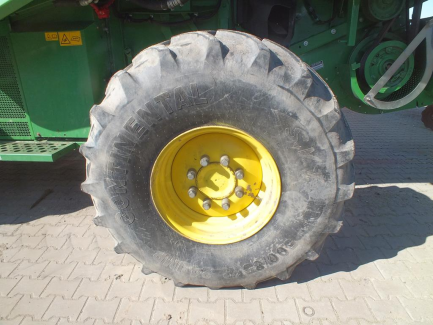 Zdjęcie przedmiotu: JOHN DEERE S690 S600 harvester + header JOHN DEERE model 635R with a header carriage