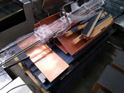 Zdjęcie przedmiotu: Wiosenne obniżki| Prowizja 0% A set of display cabinets (Two-door closed cabinet 1200x330x960mm - 4 pcs., Glass shelves 400x600 - 4 pcs., Glass shelves 1400x300 - 2 pcs.)