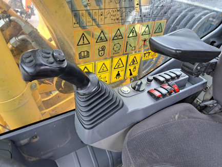 Zdjęcie przedmiotu: KOMATSU PW160-11 wheeled excavator