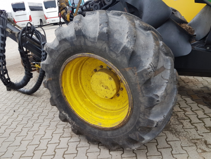 Zdjęcie przedmiotu: Harvester John Deere 770D