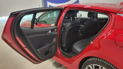 Zdjęcie przedmiotu: Kia Stinger 2.0 T-GDI GT Line