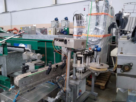 Zdjęcie przedmiotu: A line for the production of juices consisting of three units: sorting, grinding and squeezing juice as well as juice packaging and packing.