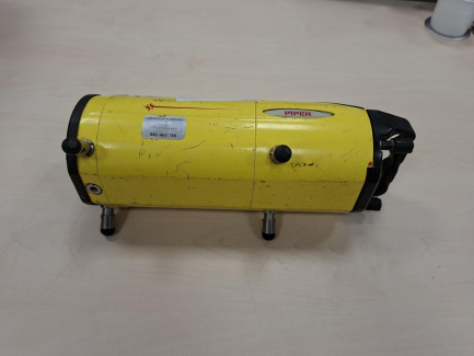 Zdjęcie przedmiotu: Laser rurowy LEICA PIPER 100 wykorzystywany do układania rur, budowy sieci sanitarnych, kontroli spadk&oacute;w. 