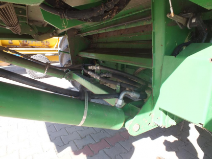 Zdjęcie przedmiotu: JOHN DEERE S690 S600 harvester + header JOHN DEERE model 635R with a header carriage