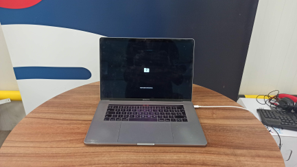 Zdjęcie przedmiotu: Apple MacBook Pro 15 "Portable Computer Touch Bar 3.1GHz quad-core i7, 1TB SSD, 16GB, Radeon Pro 560 4GB - Space gray MPTT2ZE / A / P1 / D1