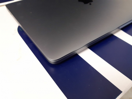 Zdjęcie przedmiotu: Laptop / Notebook Apple MacBook Pro 13" z Touch Bar, 4-rdzeinowy Intel Core i5 1.4 GHz , 8 gen, RAM 8 GB, dysk 512GB SSD kod producenta: MXK52ZE/A z akcesoriami