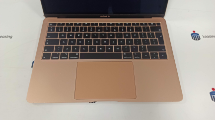 Zdjęcie przedmiotu: Notebook / Laptop Apple MacBook Air 13'' 1,6GHz dual-core 8-th generation Intel Core i5 processor, 256GB złoty prod. MVFN2ZE/A