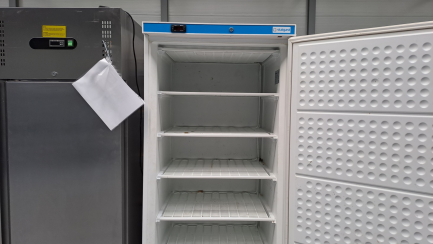 Zdjęcie przedmiotu: Zestaw sprzętu gastronomicznego (2x szafa chlodnicza, szafa mroźnicza)