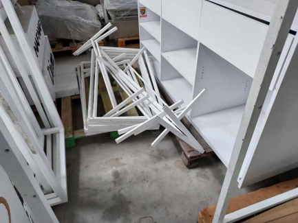 Zdjęcie przedmiotu: Wyposażenie meblowe do sklepu 