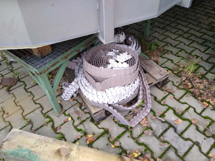 Zdjęcie przedmiotu: A line for the production of juices consisting of three units: sorting, grinding and squeezing juice as well as juice packaging and packing.