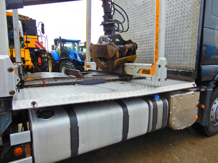 Zdjęcie przedmiotu: AUCTION OF THE DAY Volvo FH 16 700 6x4 Globetrotter Euro 5 with BERGS FOGEN timber body with JONSERED 1080 crane