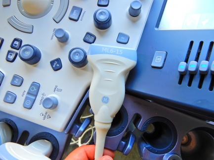 Zdjęcie przedmiotu: GE Ultrasound Korea ultrasound machine. Ltd. LOGIQ S8 R1 is R2 UPG