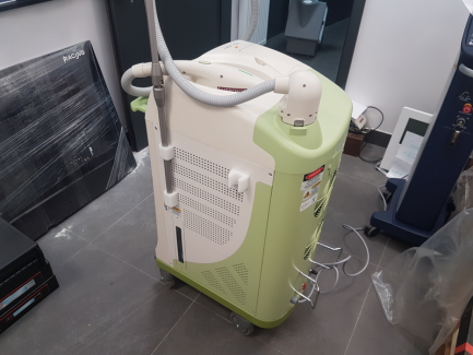 Zdjęcie przedmiotu: SOLARI LUTRONIC IPL SOLARI Rectangular Pulse Technology