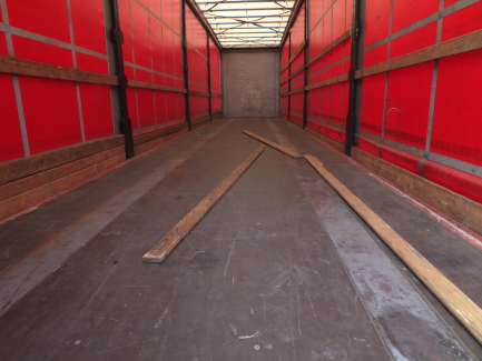 Zdjęcie przedmiotu: KOEGEL SN24 Curtain semi-trailer