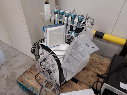 Zdjęcie przedmiotu: Bio Profit cosmetic device set (Golden Wave, Beltino, Delite Laserotherap, 2x beauty chair, 2x beauty stool, pedicure chair)