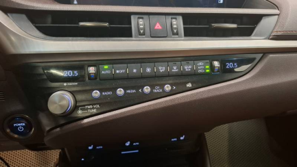 Zdjęcie przedmiotu: Lexus ES300H Elegance