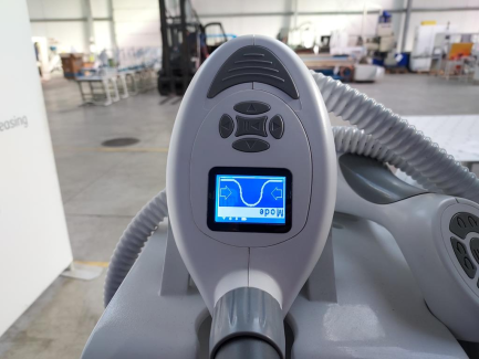 Zdjęcie przedmiotu: Cosmetic device for performing vacuum massage with additional participation of rolls, radio waves and LED light STUDIO FIGURA Beauty Contour