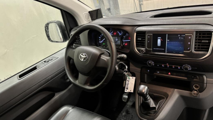 Zdjęcie przedmiotu: Toyota PROACE 2.0 CRD E6 3.1t Long Active