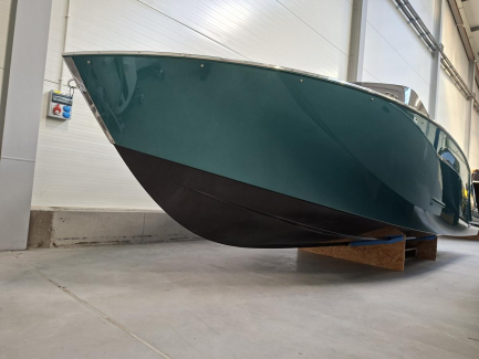 Zdjęcie przedmiotu: Ł&oacute;dź motorowa VTS FLYING SHARK CAPRI BOWRIDER 5.7