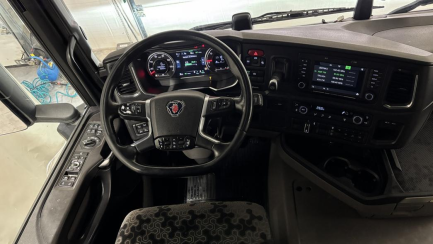 Zdjęcie przedmiotu: SCANIA R450 E6 20.1t LA 4x2 EB Highline