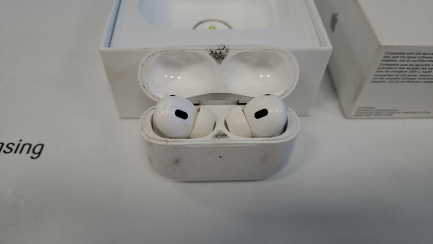 Zdjęcie przedmiotu: Słuchawki dokanałowe APPLE Air Pods Pro II ANC Wodoodporne Biały (Etui z USB-C) kod prod. MTJV3ZM/A