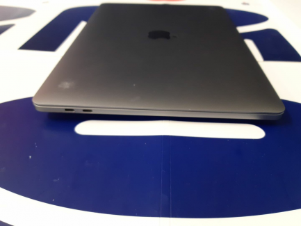 Zdjęcie przedmiotu: Laptop / Notebook Apple MacBook Pro 13" z Touch Bar, 4-rdzeinowy Intel Core i5 1.4 GHz , 8 gen, RAM 8 GB, dysk 512GB SSD kod producenta: MXK52ZE/A z akcesoriami