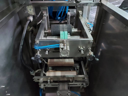 Zdjęcie przedmiotu: DOYPACK FILLING MACHINE VERTICAL BAG PACKING MACHINE SHANGHAI MOTECH M&E CO., LTD