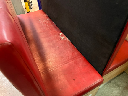 Zdjęcie przedmiotu: A set of restaurant furniture