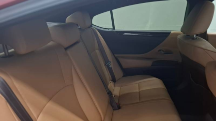 Zdjęcie przedmiotu: Lexus ES300H Elegance