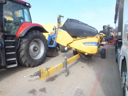 Zdjęcie przedmiotu: Kombajn zbożowy NEW HOLLAND TC 5.80 479 + header NEW HOLLAND 17 + w&oacute;zek