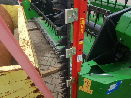 Zdjęcie przedmiotu: Kombajn Zbożowy John Deere W 330 Z HEDEREM I STOŁEM DO RZEPAKU