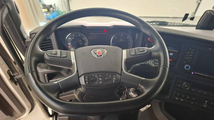 Zdjęcie przedmiotu: SCANIA R460 Super E6 18.0t 4x2 NA Highline