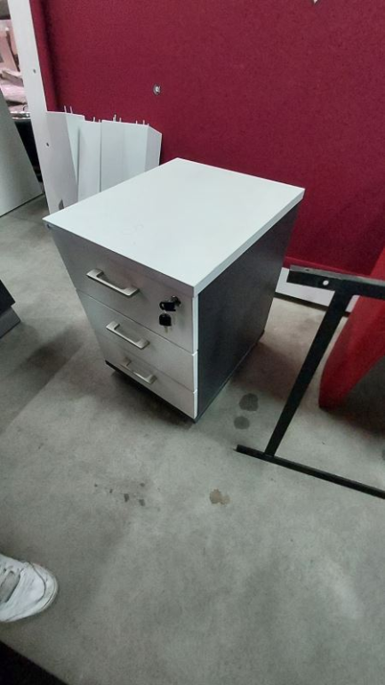 Zdjęcie przedmiotu: Room equipment - furniture