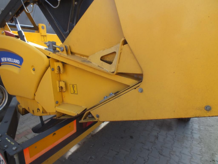 Zdjęcie przedmiotu: Kombajn zbożowy NEW HOLLAND TC 5.80 479 + header NEW HOLLAND 17 + w&oacute;zek