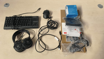 Zdjęcie przedmiotu: Zestaw komputerowy: Komputer stacjonarny Intel Core i5-12400F, RTX 5060, 32GB, 2TB M2, WIN 11 Pro + Monitor LED 27" AOC 27G4X + Słuchawki + Klawiatura  + Myszka 