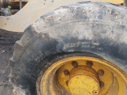 Zdjęcie przedmiotu: Ładowarka kołowa CATERPILLAR 908H2