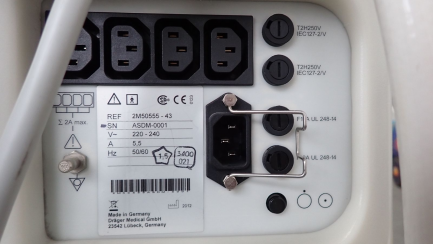 Zdjęcie przedmiotu: Closed incubator for premature babies and sick newborns DRAGER Caleo