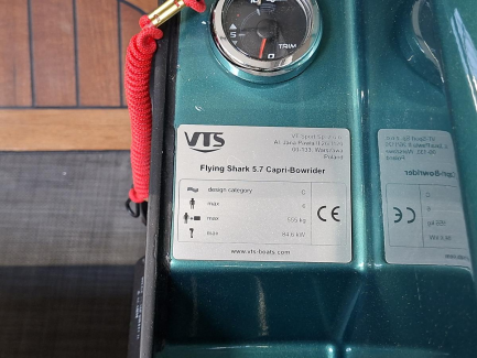Zdjęcie przedmiotu: Ł&oacute;dź motorowa VTS FLYING SHARK CAPRI BOWRIDER 5.7