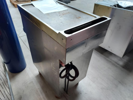 Zdjęcie przedmiotu: Set of gastronomic equipment (, AKTEK7211600 Krosno-Metal cooling table, 2x TECNOINOX FTC4FE7 electric grill plate, STALGAST 770350V02 induction cooker)