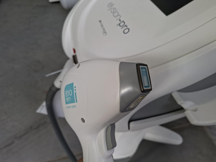 Zdjęcie przedmiotu: Laser diodowy Cocoon Medical ELYSION przeznaczony do trwałej depilacji oraz redukcji zmian sk&oacute;rnych i naczyniowych.